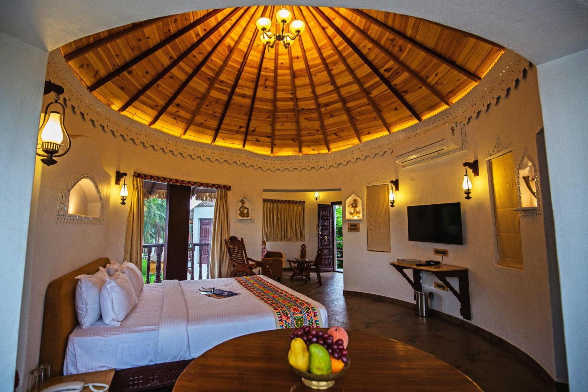 Nirali Resorts ラージコート エクステリア 写真