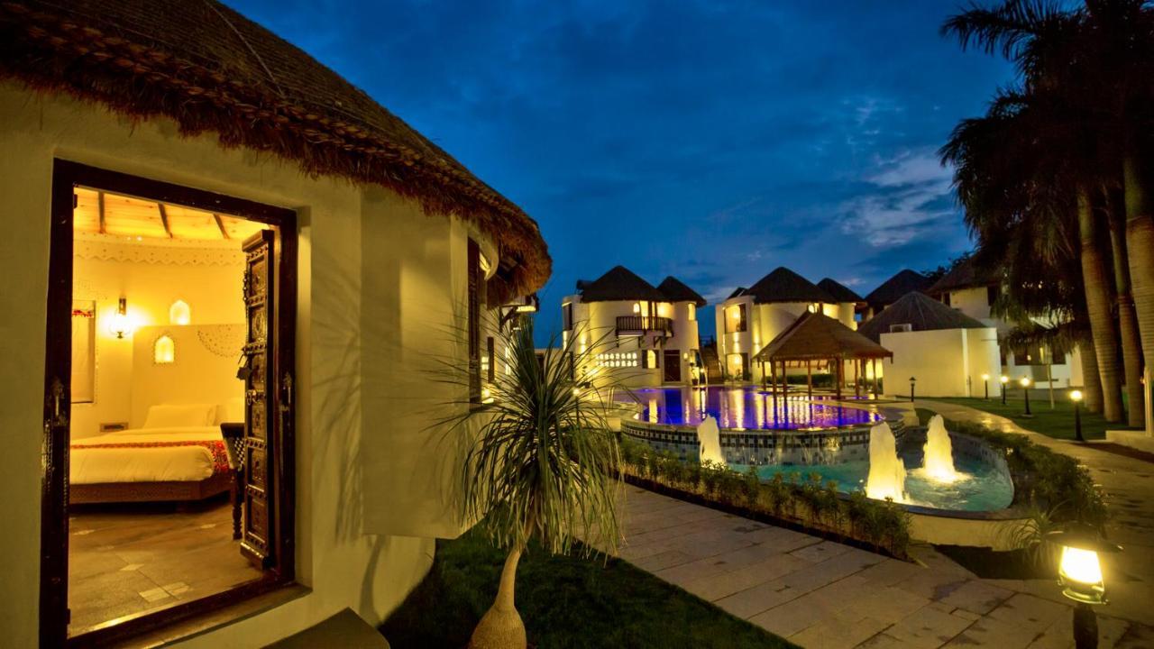 Nirali Resorts ラージコート エクステリア 写真