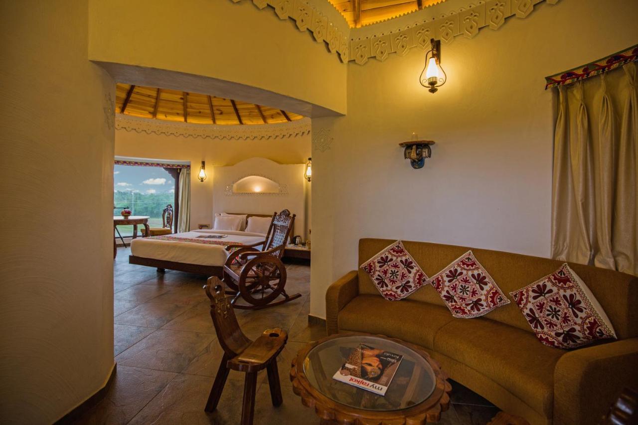 Nirali Resorts ラージコート エクステリア 写真