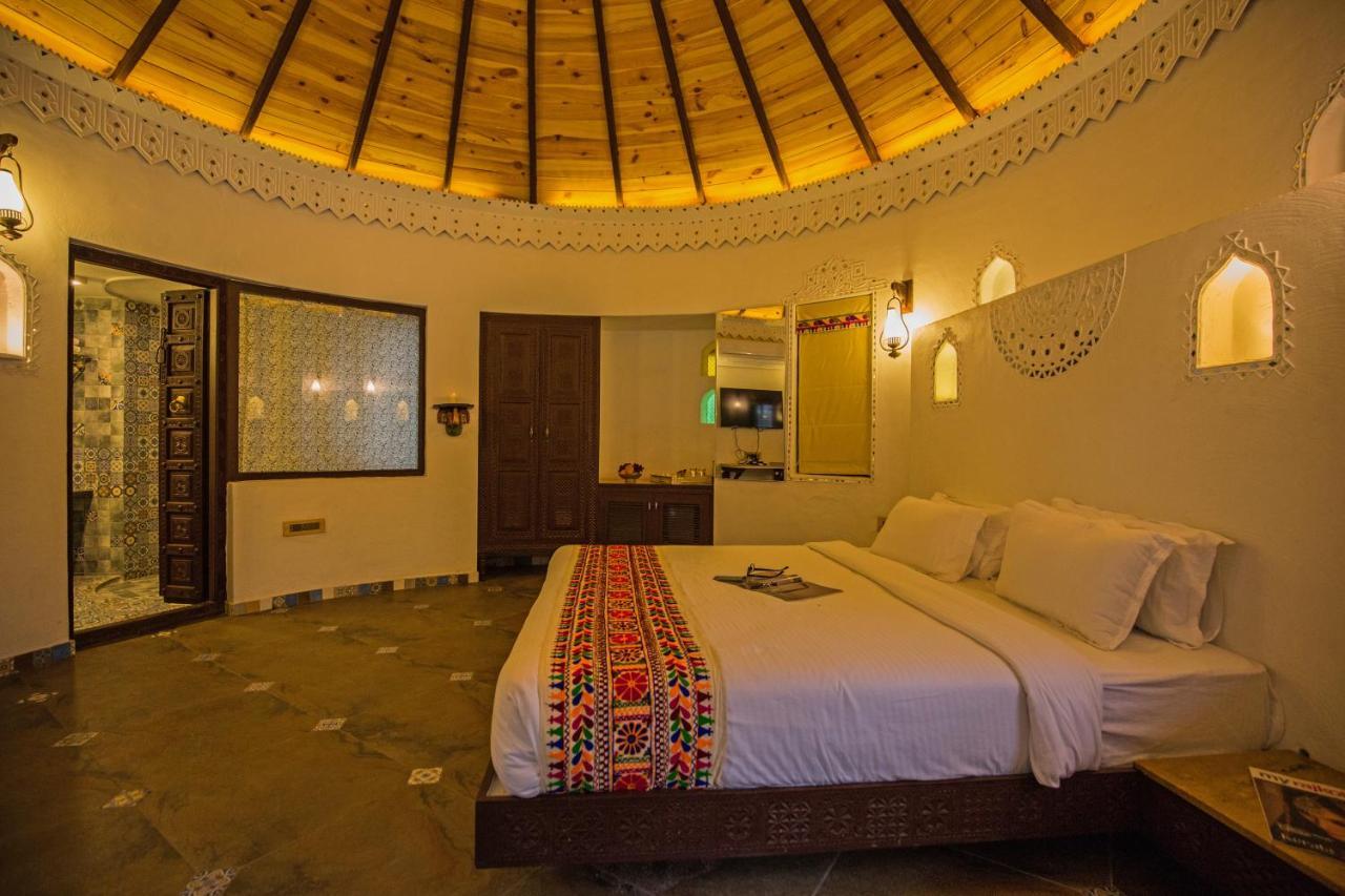 Nirali Resorts ラージコート エクステリア 写真